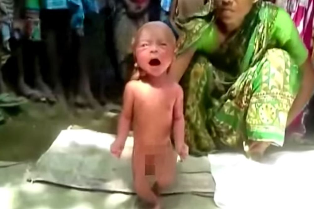 (VIDEO) JEZIVI PRIZORI: Roditelji terali bebu da hoda!?