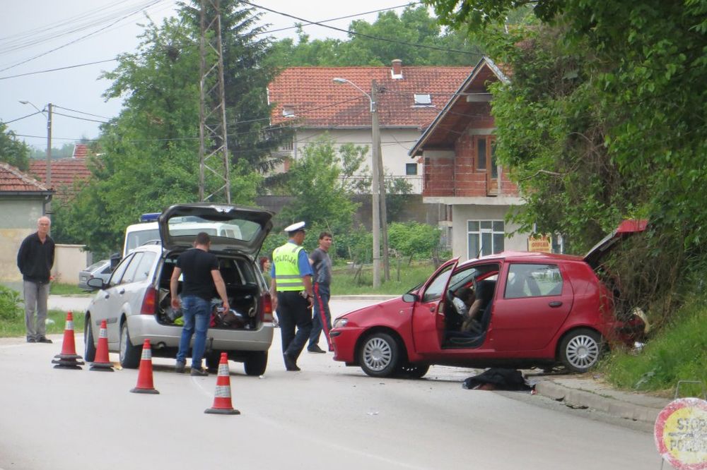 TEŠKA NESREĆA KOD NIŠA: U direktnom sudaru poginulo dvoje, dete se bori za život!