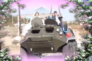 RUSKE AGENCIJE NUDE NEZABORAVNO VENČANJE: Na svadbu u oklopnom transporteru!