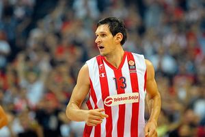 DRUŽENJE SA DOBRIM DŽINOM: Boban Marjanović posetio košarkašice Srbije