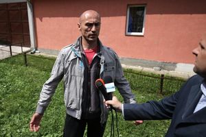 SPECIJALCI SE POVUKLI: Sprečeno iseljenje srpske porodice u Kosovskoj Mitrovici