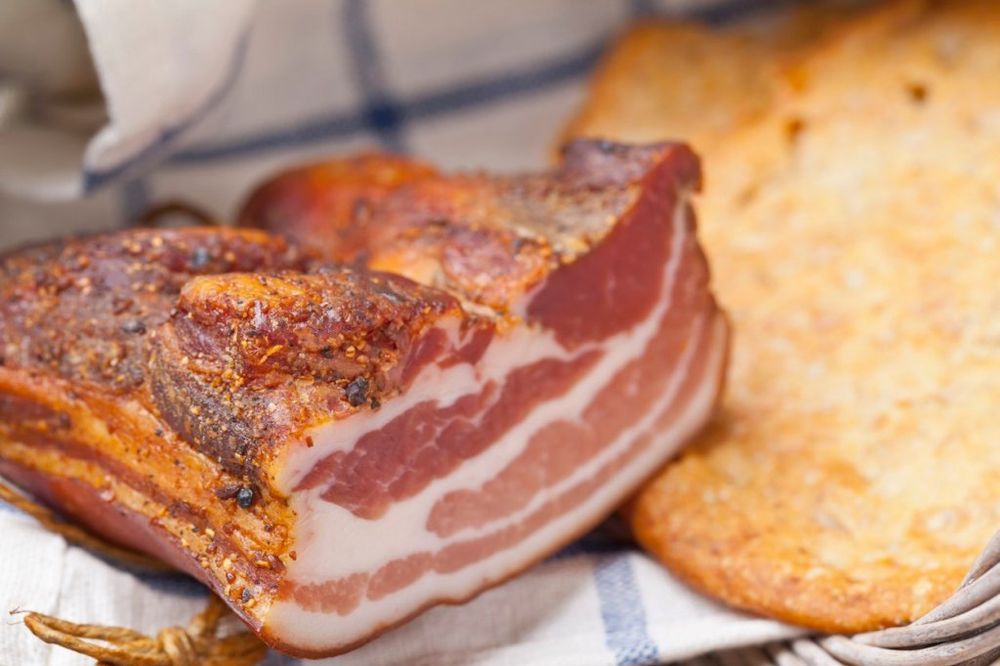 MINISTARSTVO ZDRAVLJA: Nema zvanične preporuke SZO o slanini i kobasicama