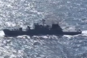 OPASNO UPOZORENJE: Rusija poslala borbeni avion ka razaraču SAD u Crnom moru