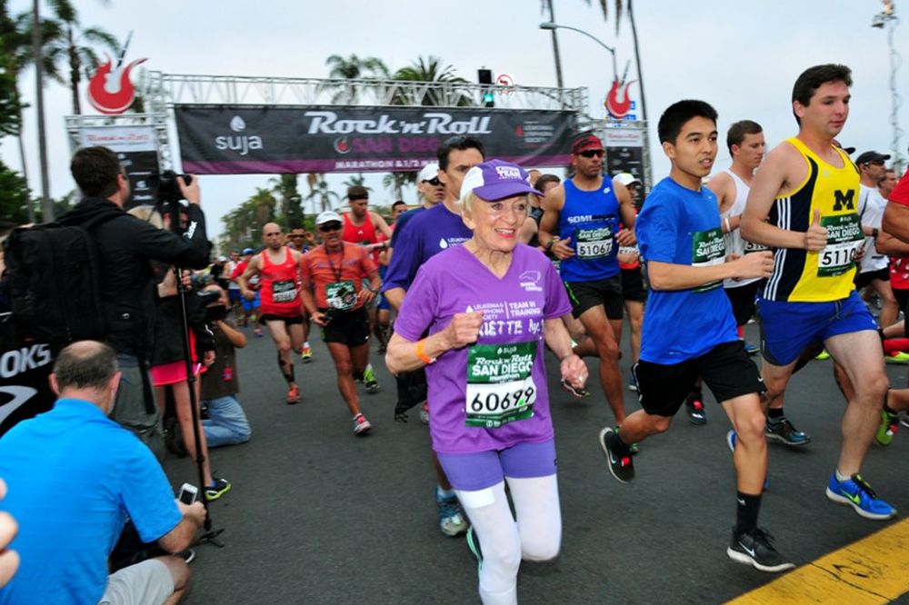 (VIDEO) NAJGENIJALNIJA BAKA NA SVETU: U 92. godini istrčala maraton u San Dijegu!