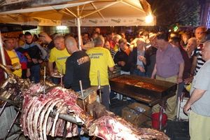 (FOTO) VRANJE U TRANSU: Zvezda Granda, vo na ražnju, trubači i vatromet za ulazak u drugu ligu