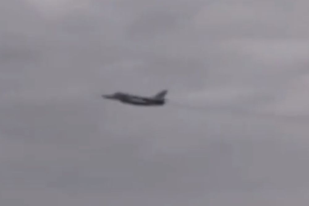 RUSKI LOVAC PRETI AMERIČKOM BRODU: Pogledajte brišući let SU-24 pored razarača! (VIDEO)