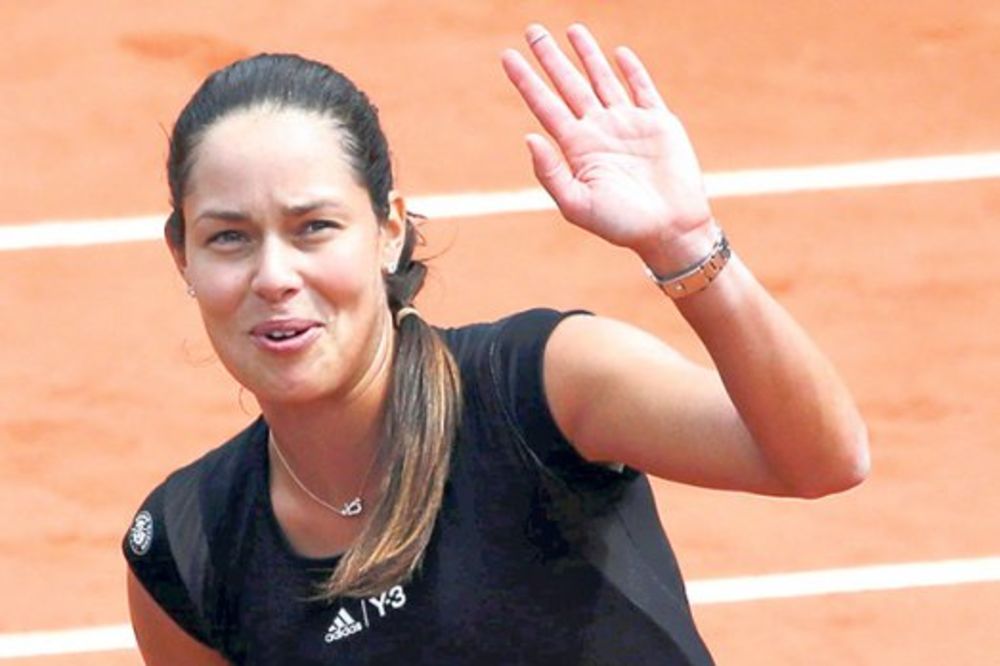 (FOTO) ANA IVANOVIĆ BEZ BASTIJANA U BEOGRADU: Srpska teniserka okitila jelku