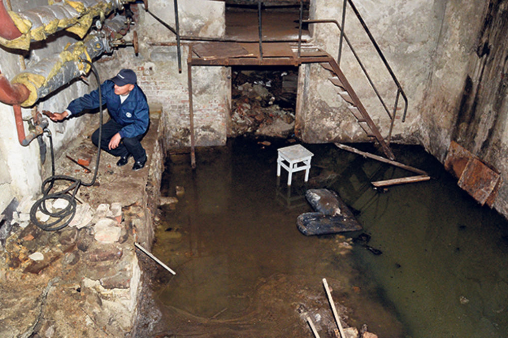 SRAMOTA: U centru, a guše se od kanalizacije
