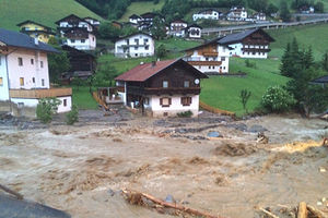 KUĆE EVAKUISANE: Kiša izazvala jake bujice, klizišta blokirala sela!