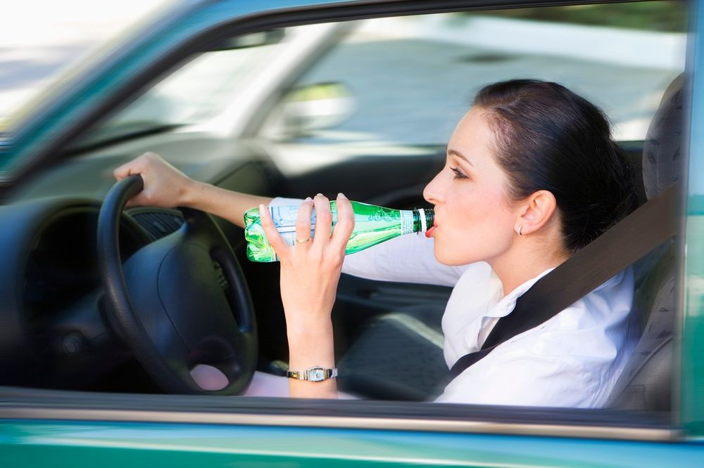 OBAVEZNO PIJTE DOK VOZITE: Piće bez koga se dešavaju saobraćajke!