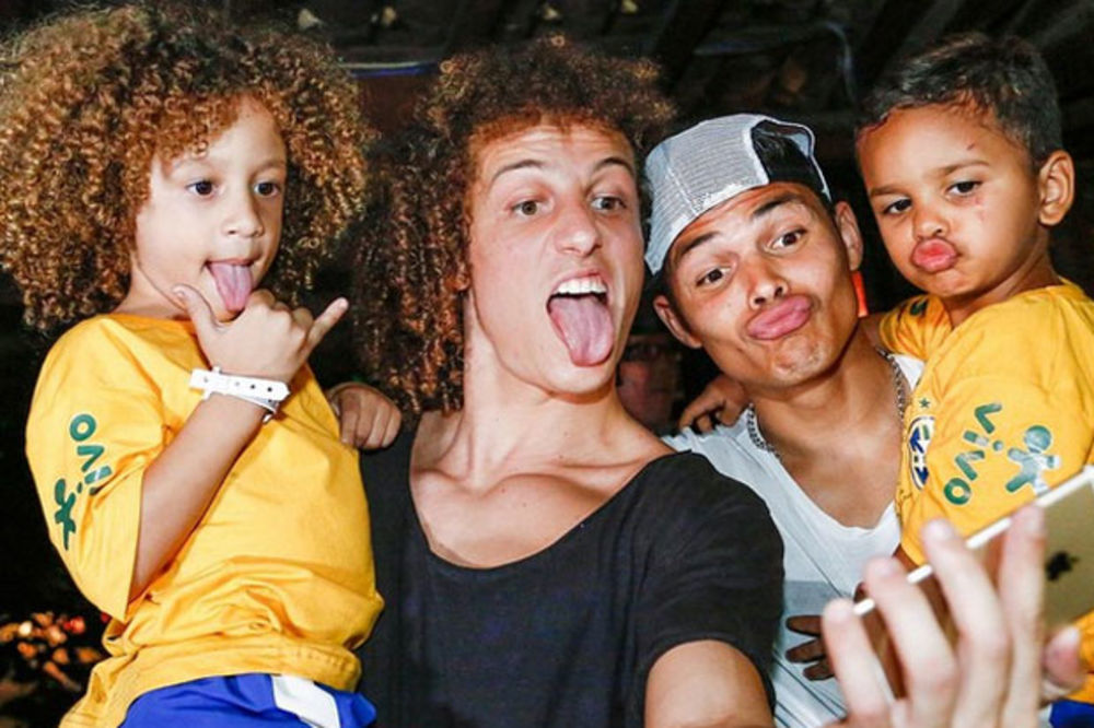 (FOTO) Dvojnici Tijaga Silve i Davida Luiza upoznali svoje idole