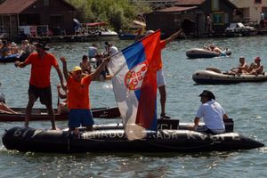 LETOVANJE U SRBIJI UZ VAUČER: Sertić preporučuje banje, a Ljajić splavarenje!