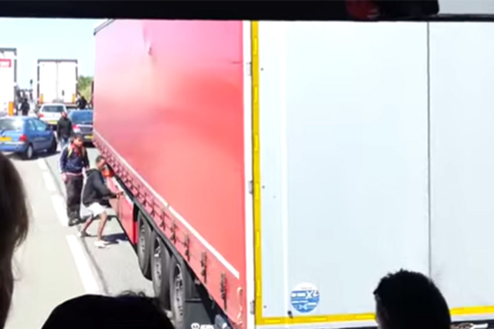 RUMUN POSTAVIO NESLAVNI REKORD: Evo koliko migranata je uspeo da UGURA u kamion