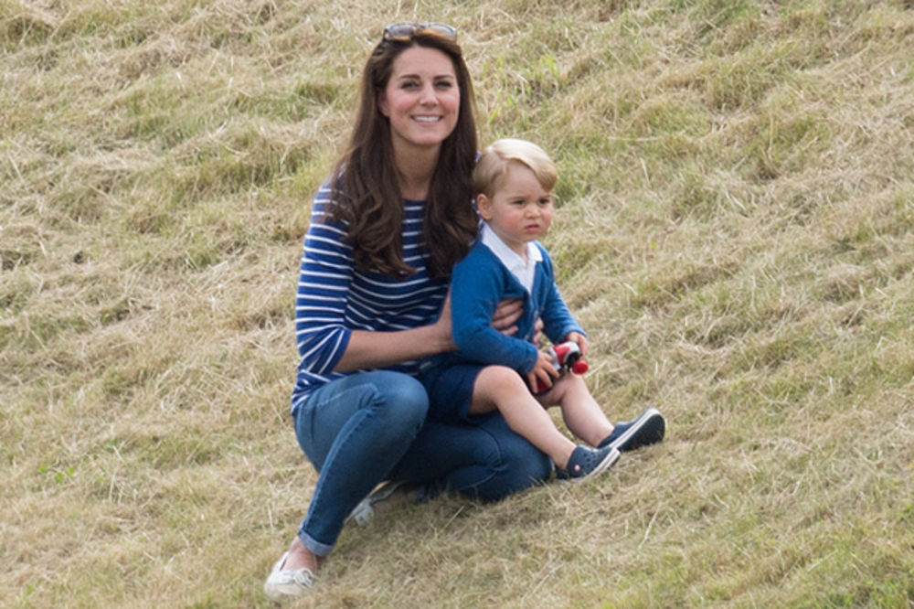 Fotografija koja je osvojila svet: Princ Džordž ima malog dvojnika! (FOTO)