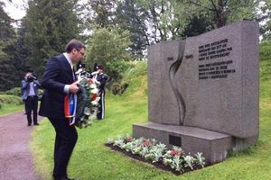 PREMIJER U NORVEŠKOJ: Vučić položio venac na spomen obeležje našim borcima u Oslu