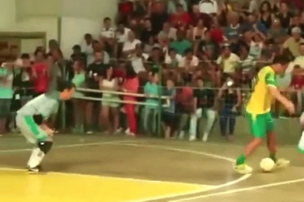 (VIDEO) DA LI JE OVO MOGUĆE: Pogledajte novo čudo brazilskog futsal mađioničara