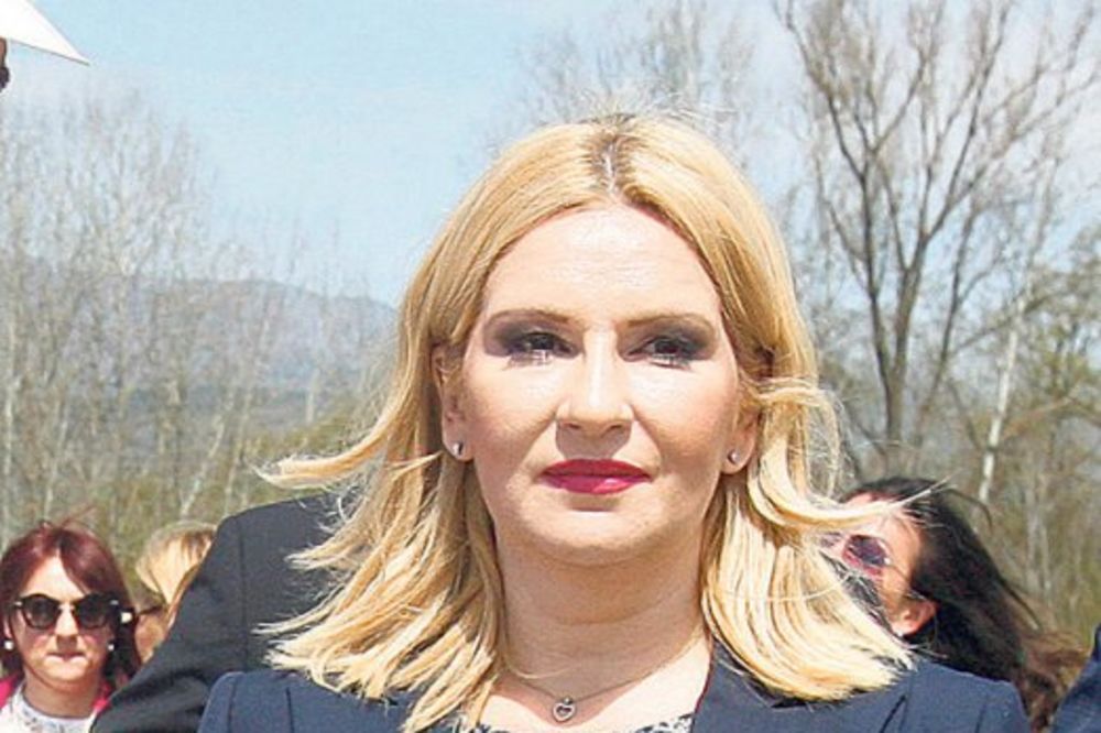Zorana Mihajlović: Glupo je rugati se premijeru što se bori za zemlju