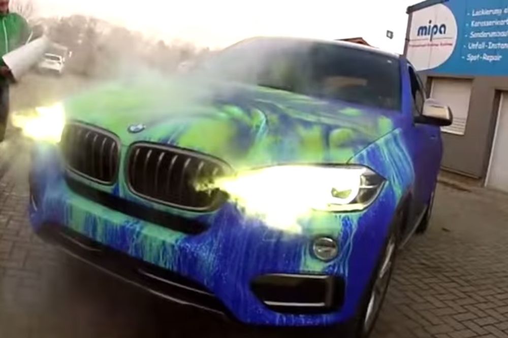 (VIDEO) BMW X 6 je polio vrelom vodom, ono što se desilo je fantastično!