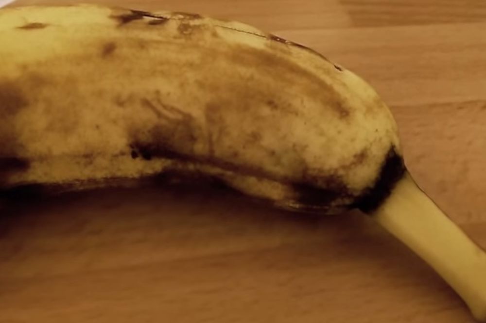(VIDEO) JEZIVO: Hteo da pojede bananu, ali ovo nije očekivao