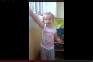 (VIDEO) INDOKTRINACIJA DECE: Ukrajinska devojčica sa nožem uzvikuje: Iseći ću Ruse!Zig hajl!