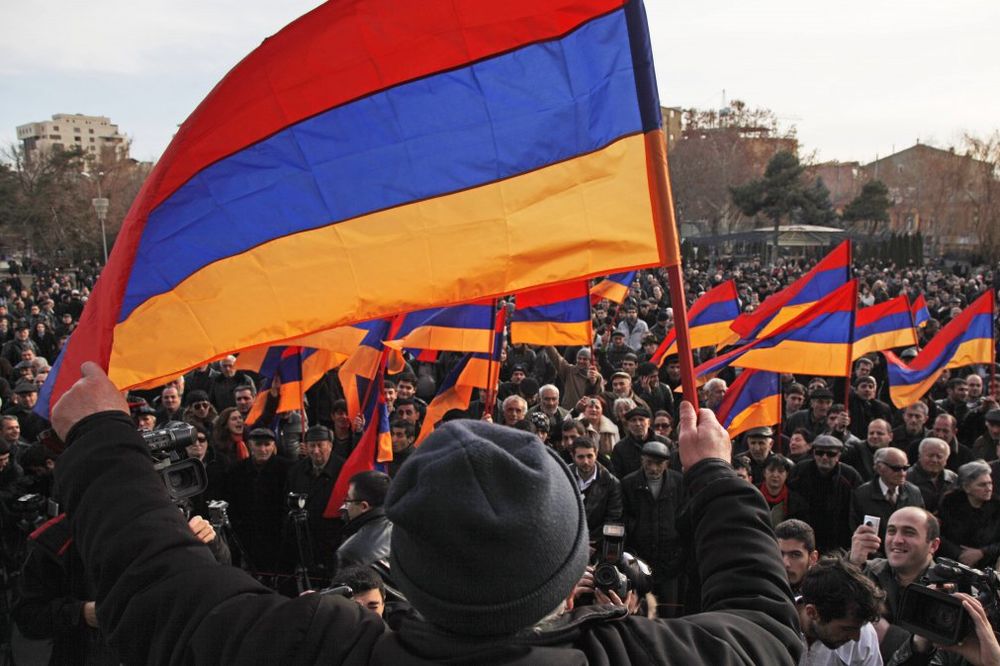 ELEKTRIČNI JEREVAN: Nova obojena revolucija, ovog puta u Jermeniji?