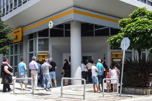 CIPRAS PRESEKAO: Banke privremeno zatvorene, uvodi se kontrola kapitala