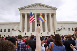 DAJU I ZADNJICU ZA BORAVIŠNU VIZU U SAD: Srbi masovno postaju gejevi u Americi!