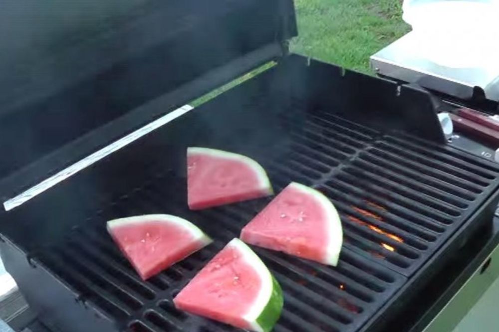 (VIDEO) DADO POLUMENTA: Da li ste ikada jeli lubenicu sa roštilja? Moram da probam
