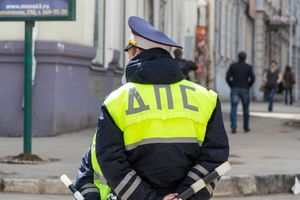 RUSKI POLICAJCI ĆE NOSITI METAR? Niži od 150 cm uskoro neće smeti za volan autobusa i kamiona