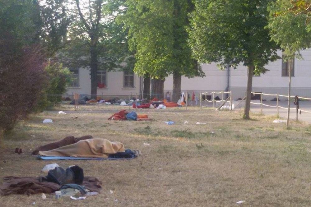 (FOTO) HAOS U AUSTRIJI: 1.000 izbeglica na plus 40 spava na ulici!