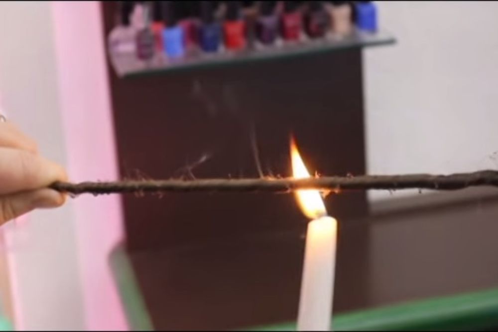 (VIDEO) ŠTA ĆE BITI S KOSOM, ZAPALIĆU JE: Šišanje plamenom sveće sve popularnije