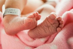 NOVA ERA MEDICINE: Rođena prva beba koja ima tri roditelja