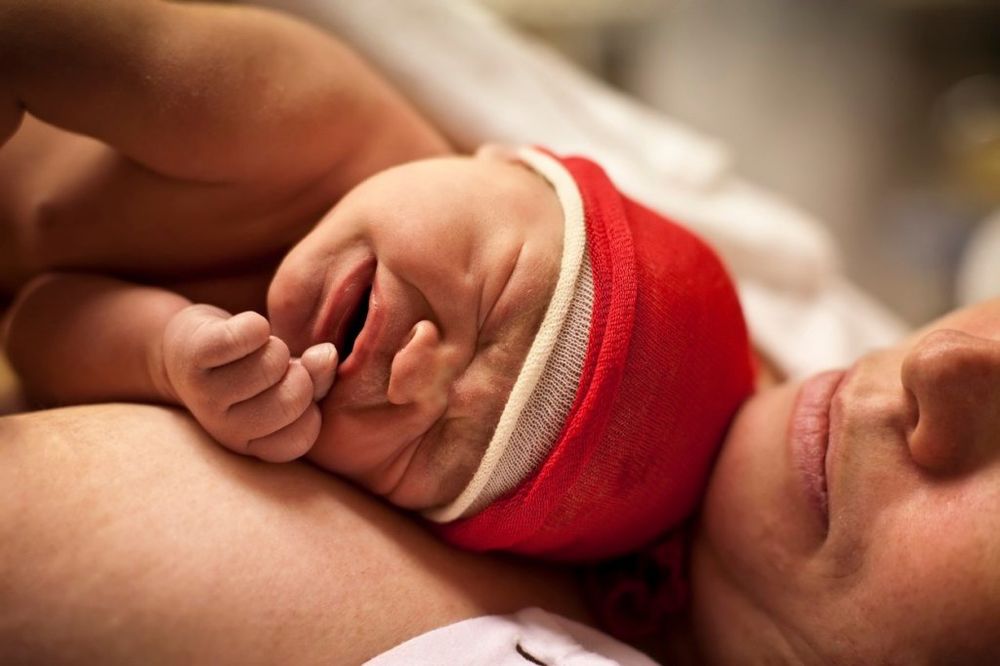 IZ MINUTA U MINUT: Evo kako izgleda prvi sat bebinog života