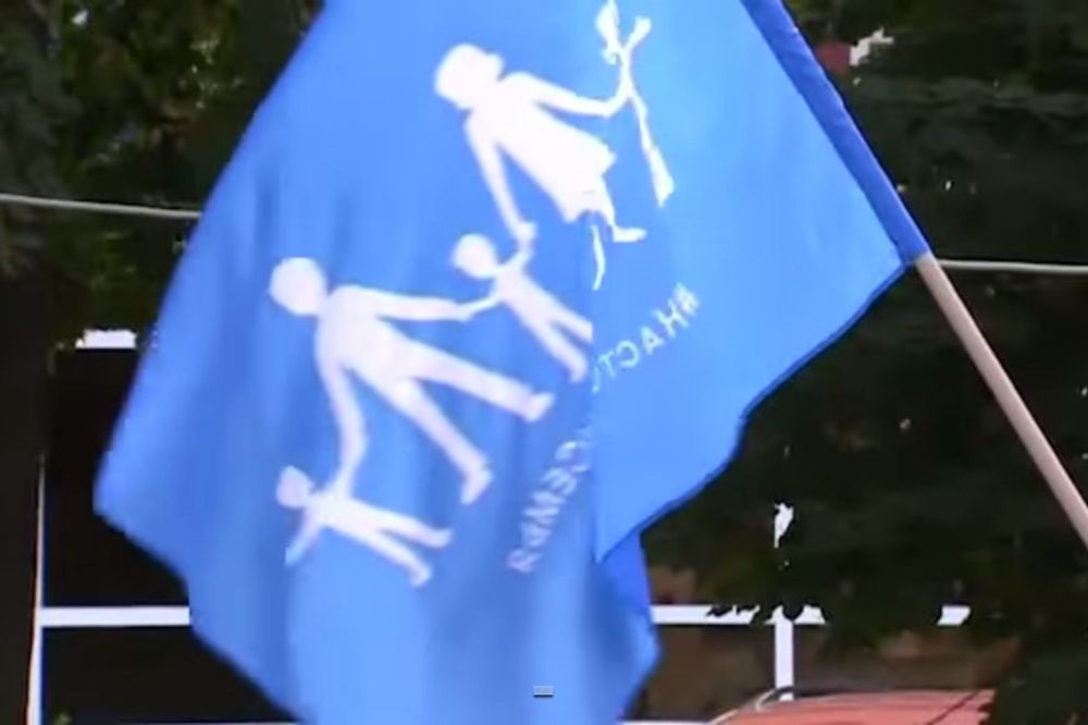 (VIDEO) NE DUGINIM BOJAMA: Partija Jedinstvena Rusija promovisala heteroseksualnu zastavu