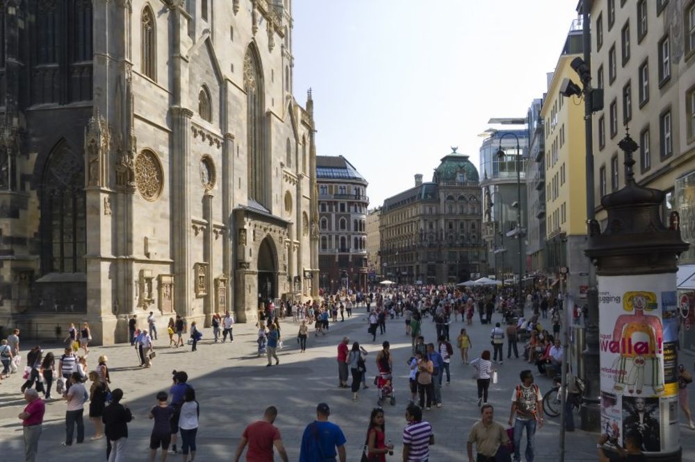 HOĆE LI DISCIPLINOVATI PROSTAKE: U Austriji traže zabranu flertovanja na ulici!