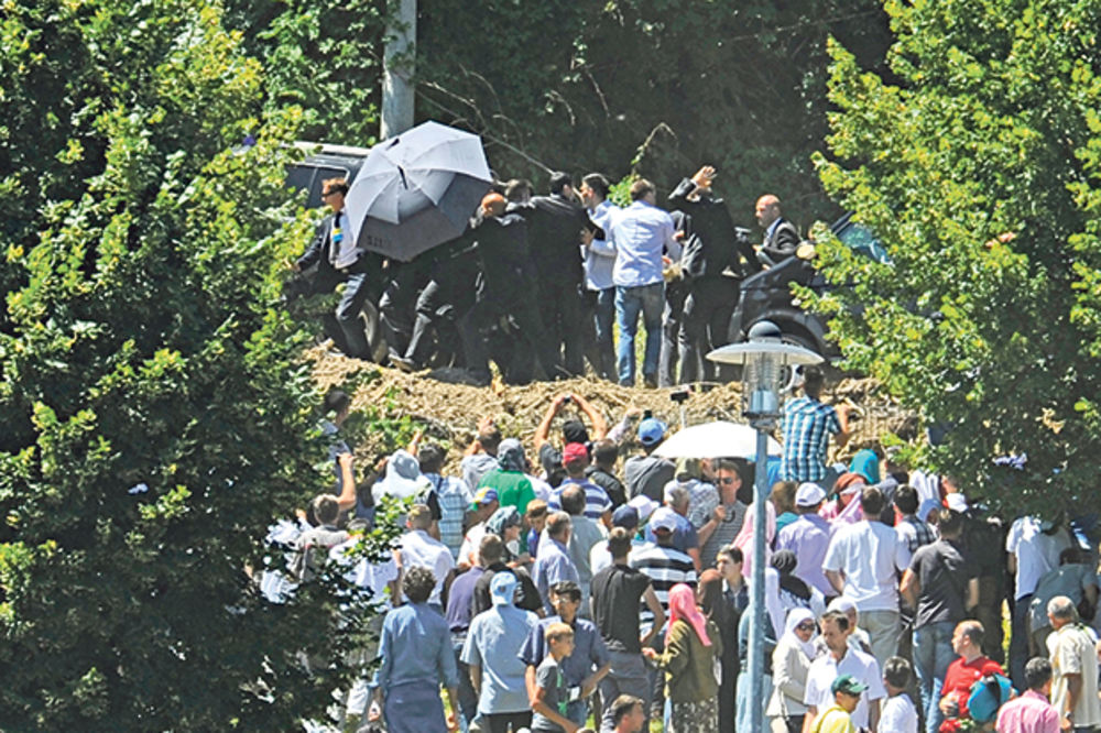 AUSTRIJSKI MEDIJI O NAPADU NA PREMIJERA SRBIJE: Skandal, EU traži istragu, Vučić pružio ruku mira!