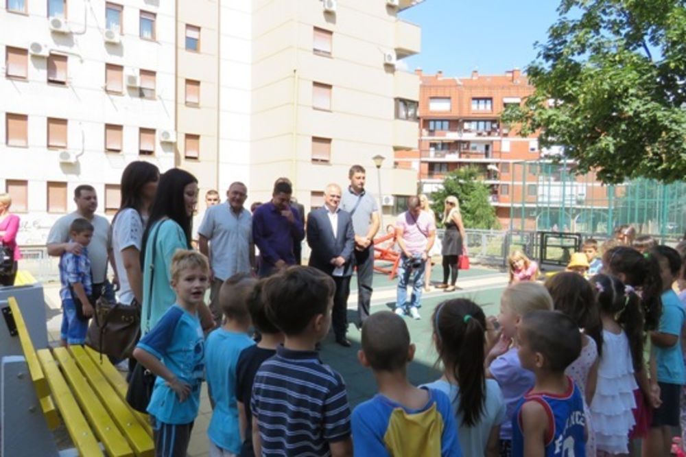 GRAĐANI POKRENULI INICIJATIVU: Stanovnici Mirijeva dobili novo dečije igralište
