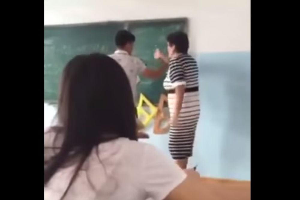 (VIDEO) PROFESORKA ODLEPILA: Izmlatila učenika zbog matematike!