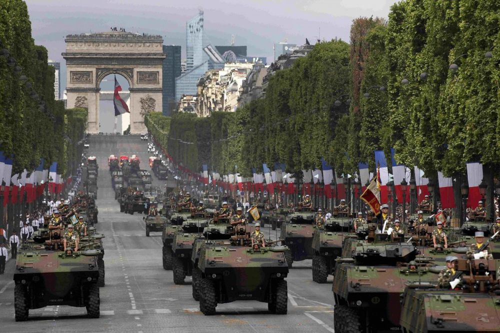 (VIDEO) VOJNA PARADA U PARIZU: Francuska slavi Dan pada Bastilje