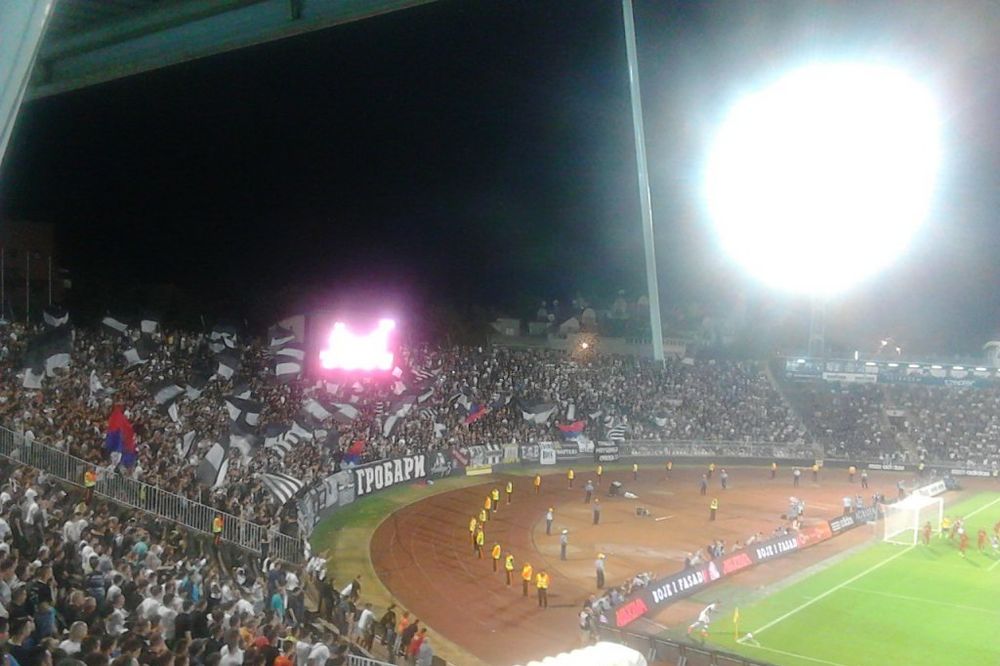 NEVIĐENA SCENA: Fudbaleri Partizana na poluvremenu umesto u svlačionicu otišli na Jug