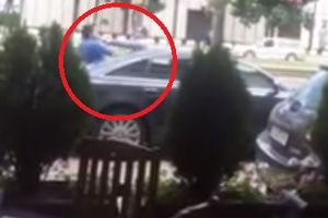 (VIDEO) SKANDAL U SKOPLJU: Makedonski vicepremijer fizički napao novinara nasred ulice!
