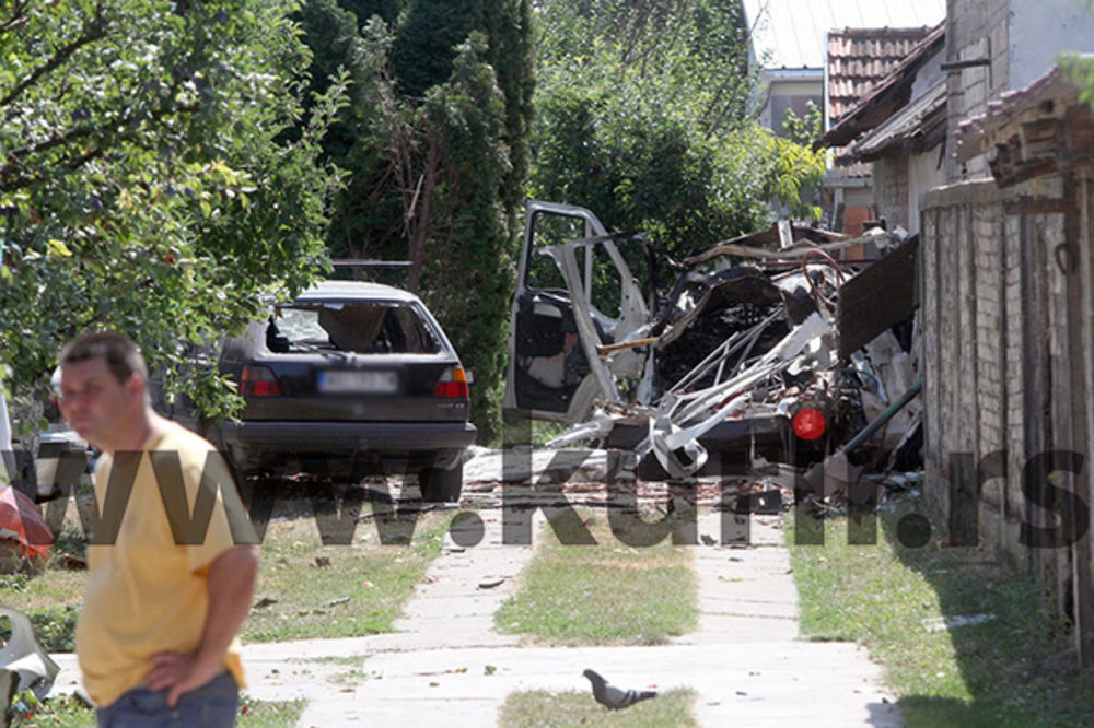 SMRT PRIVREDNIKA: Raznet u eksploziji kombija, delovi leteli po kućama i baštama