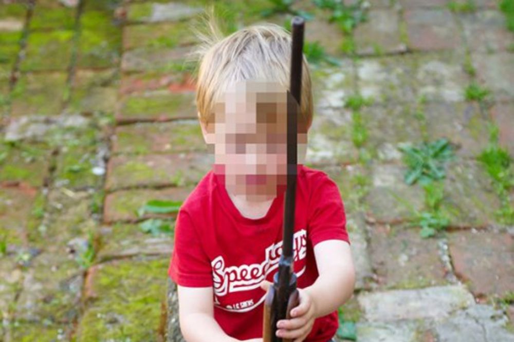 OPASNA DEČJA IGRA U VOJNIĆU: Metak iz vazdušne puške se zabio dečaku u čelo