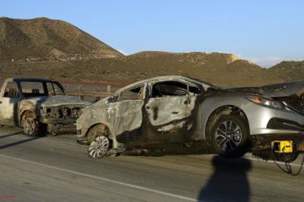 DELOVI TELA OSTALI RASUTI PO PUTU: Autobuska nesreća u Kaliforniji, pet mrvih