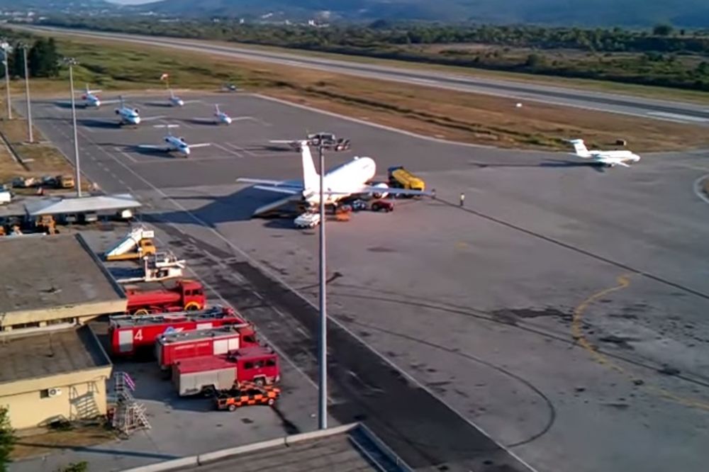 PILOT PROMAŠIO PISTU: Na letu za Tivat u poslednjem trenutku izbegnuta nesreća