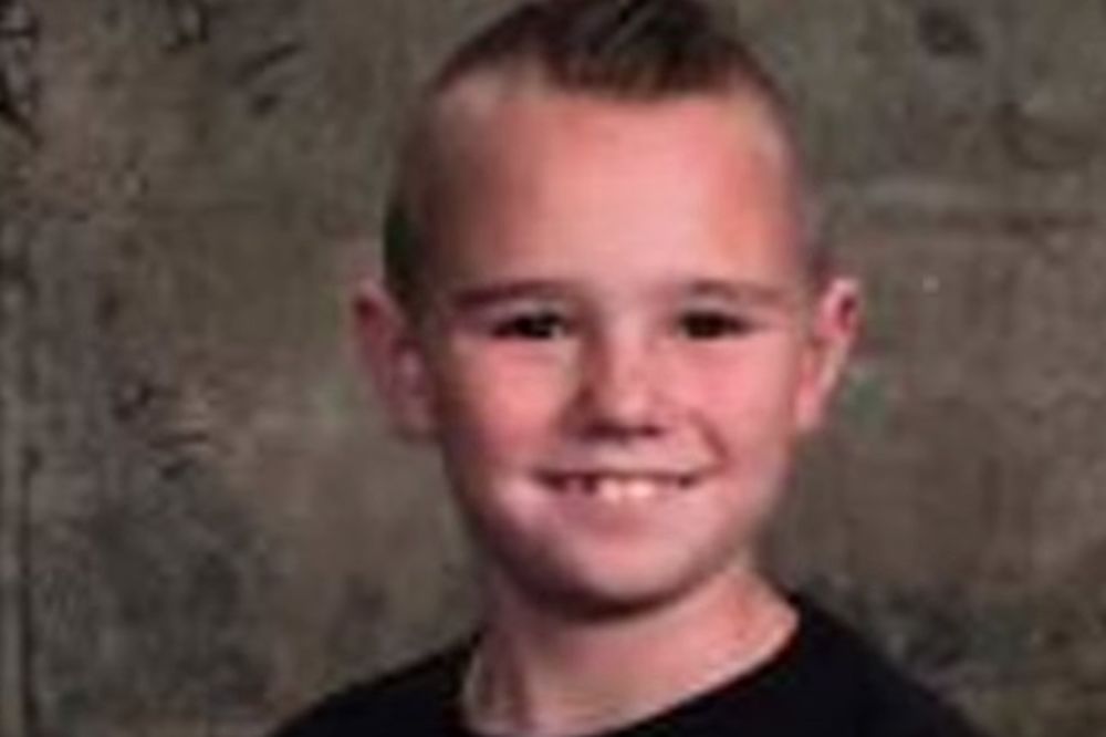 (VIDEO) VERUJE DA MU JE SIN ŽIV: Dečak (9) koga je pokosio tornado pojavio se na fotografiji