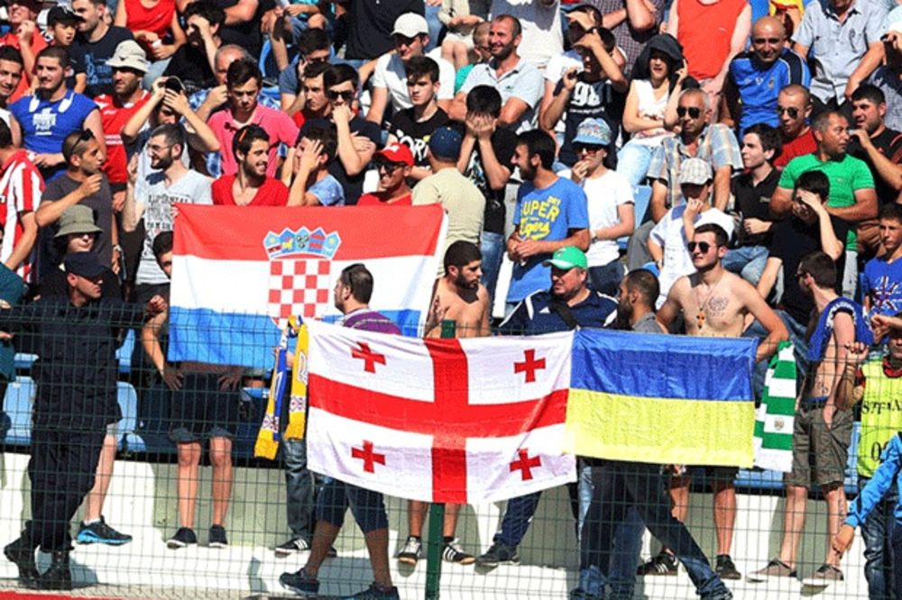 GRUZINI PROVOCIRALI CRNO-BELE: Navijači Dile Gori mahali hrvatskom zastavom