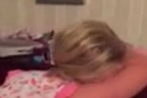 (VIDEO) NASTUP UZ HRKANJE: Devojčica mesečarila i počela da svira klavir