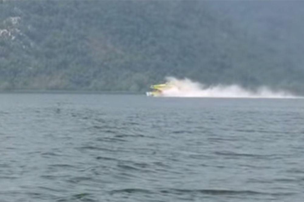 (VIDEO) AVIO NESREĆA U CG: Pogledajte dramatični snimak pada aviona u Skadarsko jezero