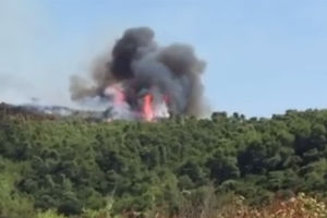 (VIDEO) KIŠA POMOGLA VATROGASCIMA: Požar na Korčuli pod kontrolom, na Pelješcu se još bore